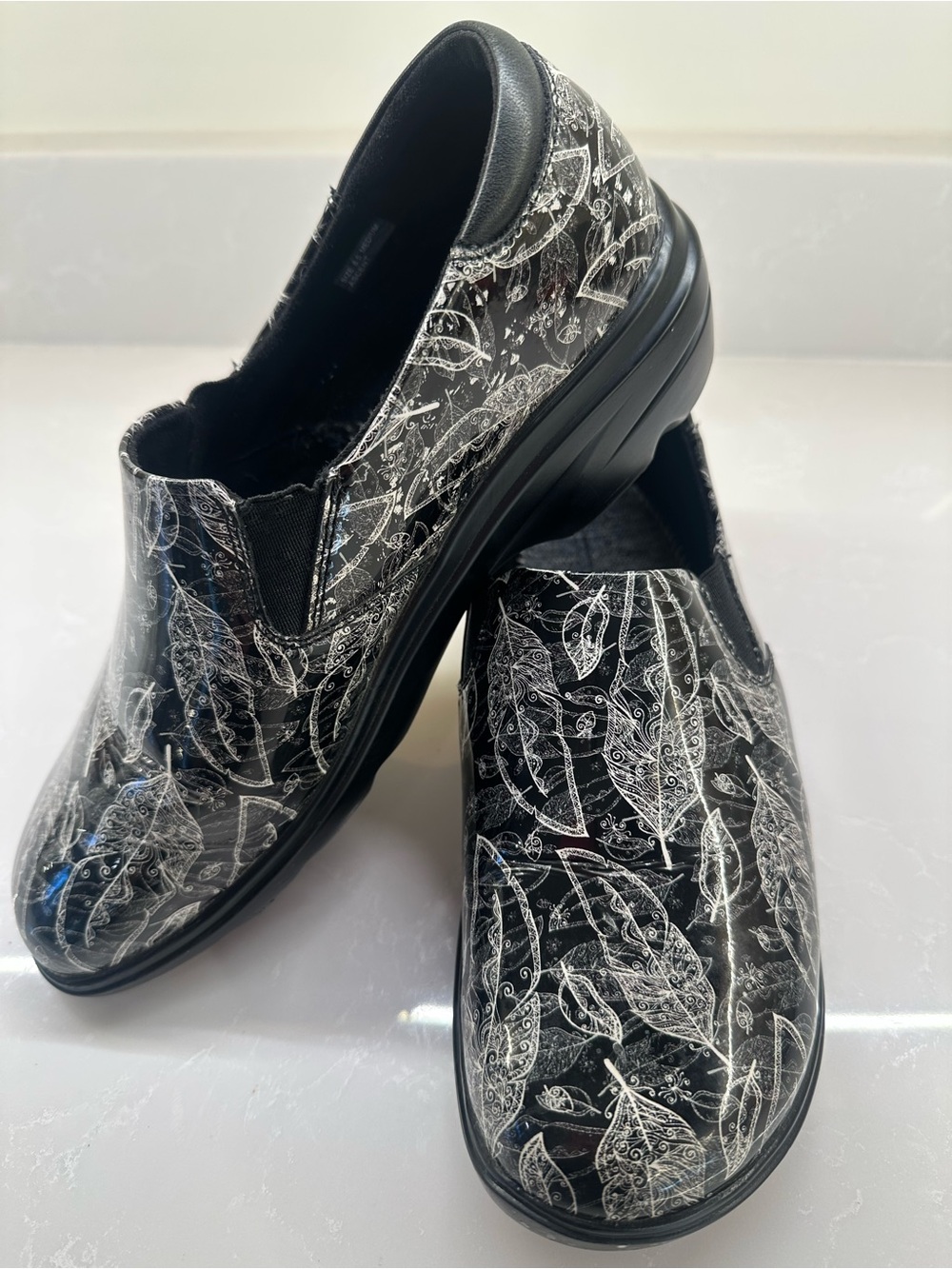 Klogs Footwear Women's Ascent Clogs Luxury Foliage Leaf Patent Size 8.5 M